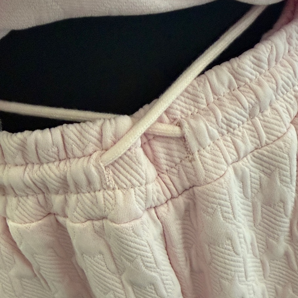 NWT Soft Pink Two-Piece Textured Travel Set - Short Sleeve,Wide Leg Ankle Pant - Picture 5 of 13